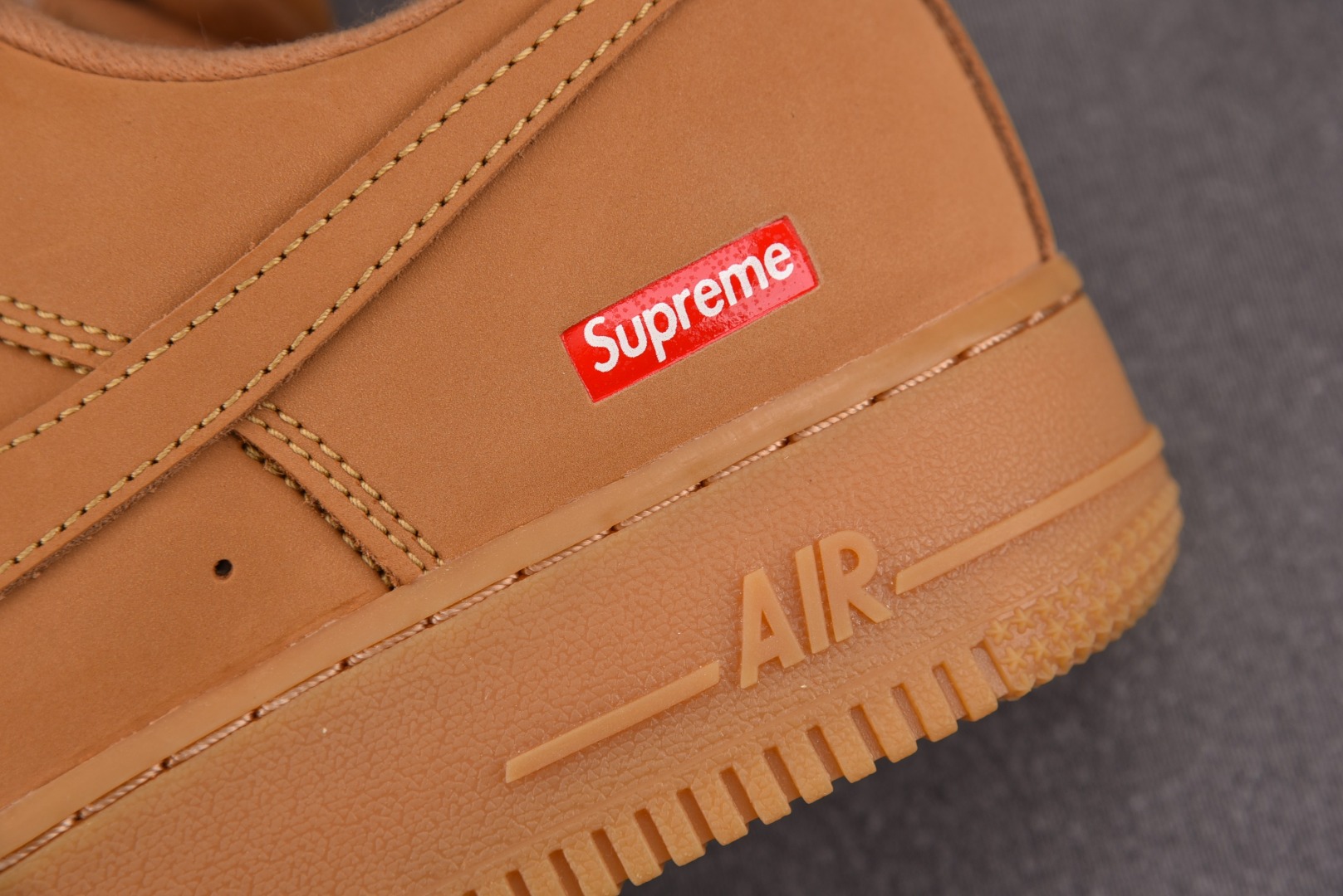 Supreme尺码:35.5-47.5总裁R版出品-SupremexNkAirForce1Low“Fla