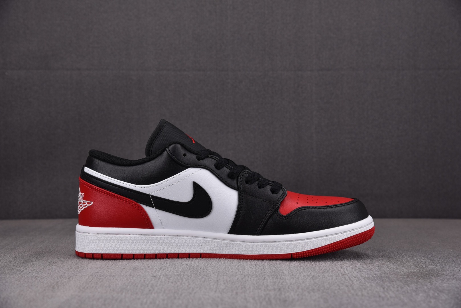 AJLow黑红脚趾尺码:35.5-46总裁R版出品-AirJordan1Low“BredToe”黑红脚趾