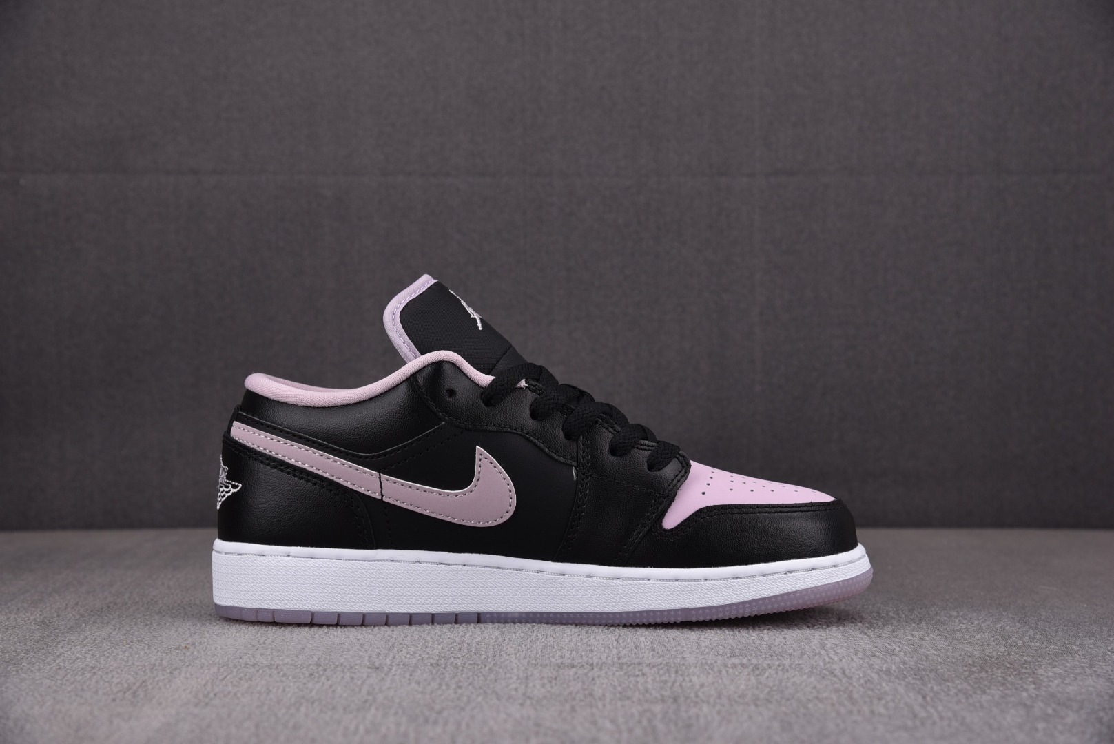 AJLow黑粉尺码:35.5-40总裁R版出品-AirJordan1LowSE“BlackIcedLil