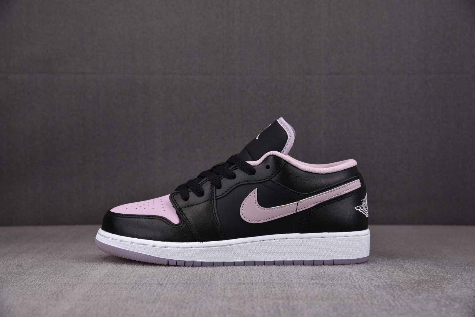 AJLow黑粉尺码:35.5-40总裁R版出品-AirJordan1LowSE“BlackIcedLil