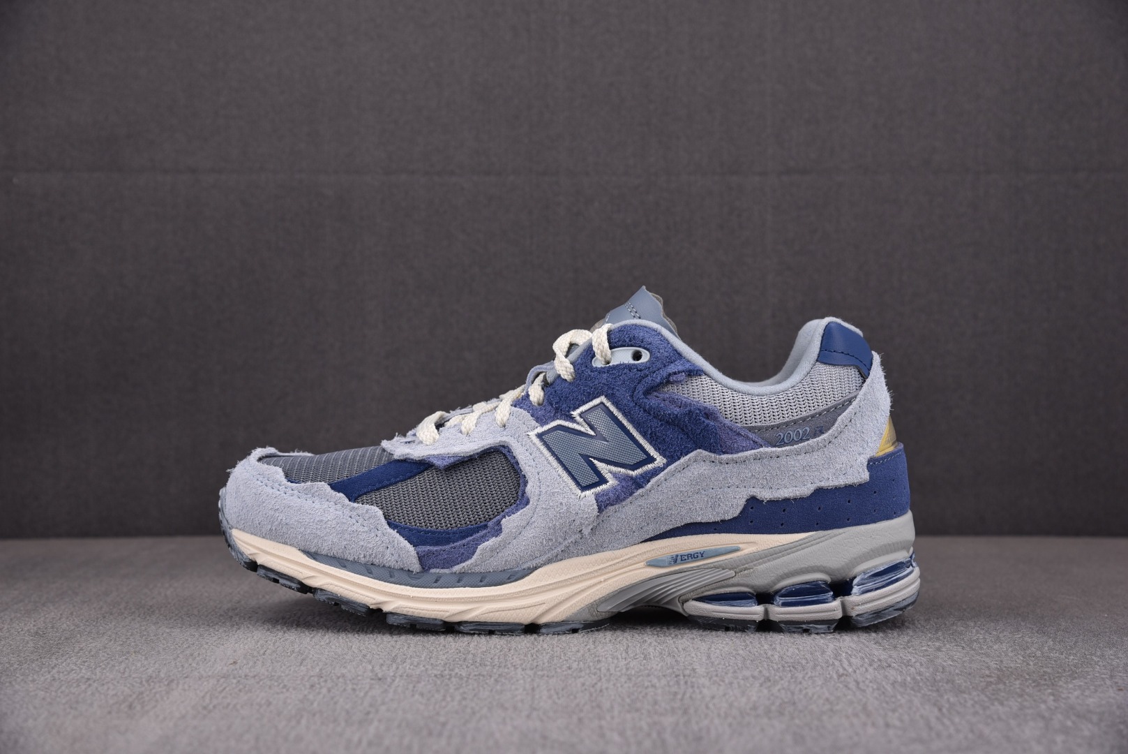 NB2002R尺码:36-46.5总裁R版出品-NewBalanceNB2002R“RefinedFut