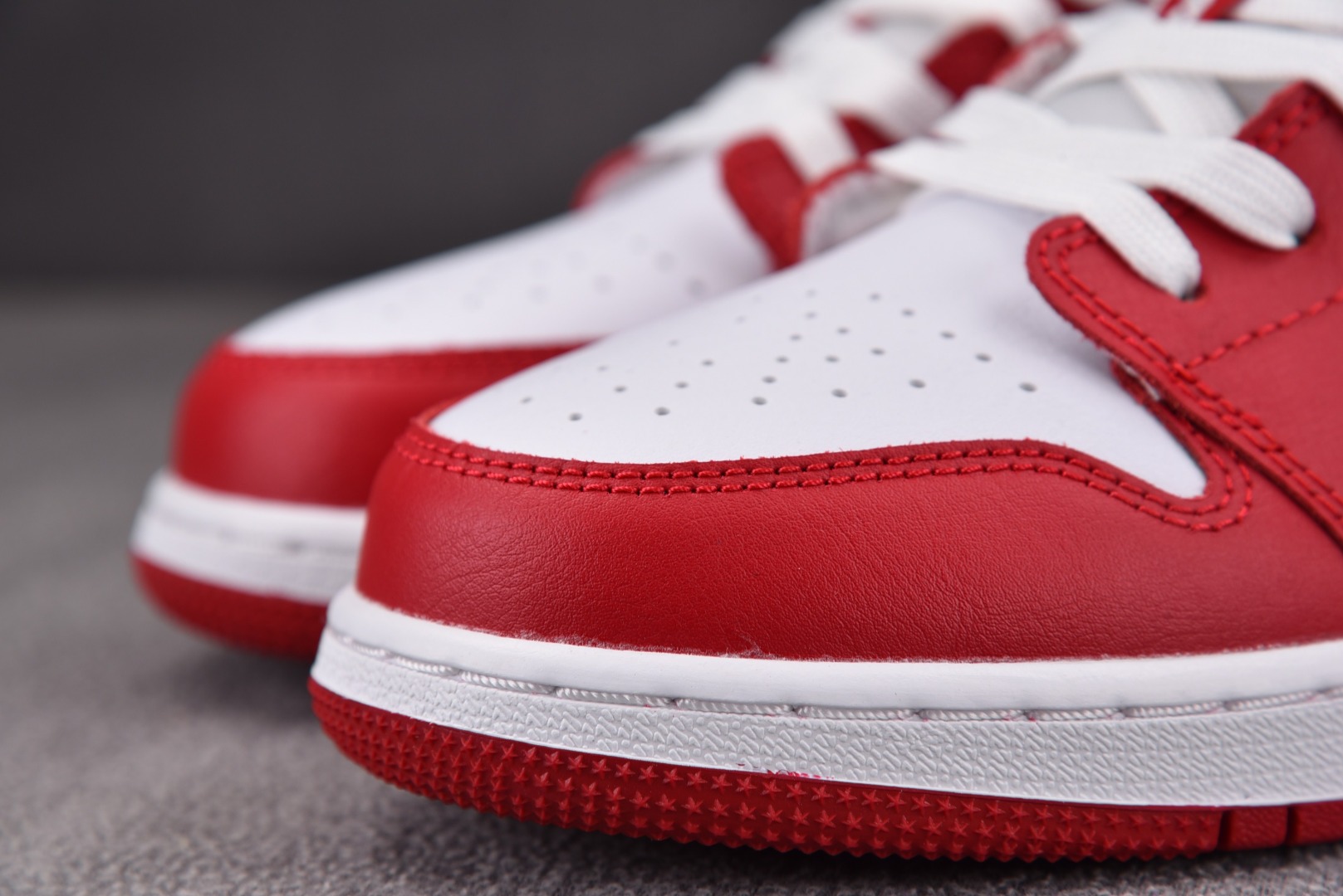 AJLow白红尺码:35.5-46总裁R版出品-AirJordan1LowGS“GymRed”白红553