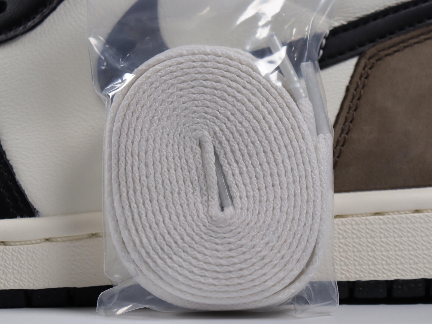 AJ1小倒钩尺码40.5-47.5总裁R版出品-AirJordan1DarkMochaAJ1小倒钩黑棕黑