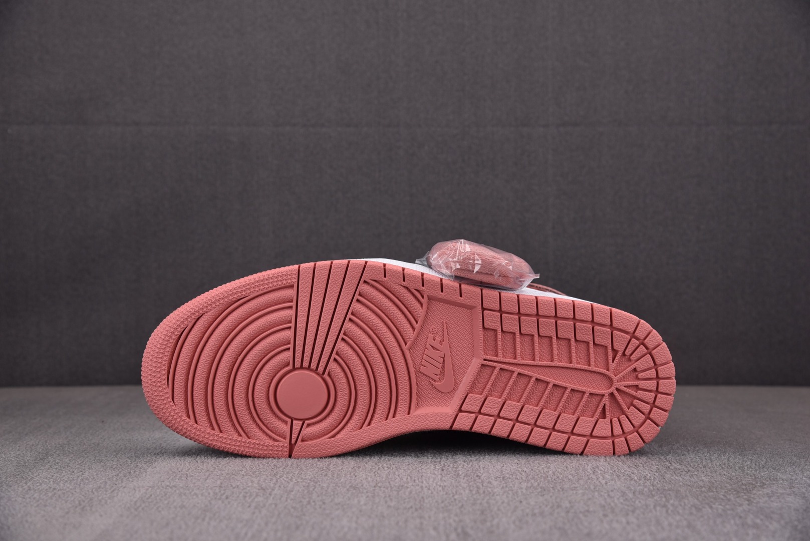 AJ1粉色 尺码:40-47.5纯原-Air Jordan 1 Retro High“Rust Pink