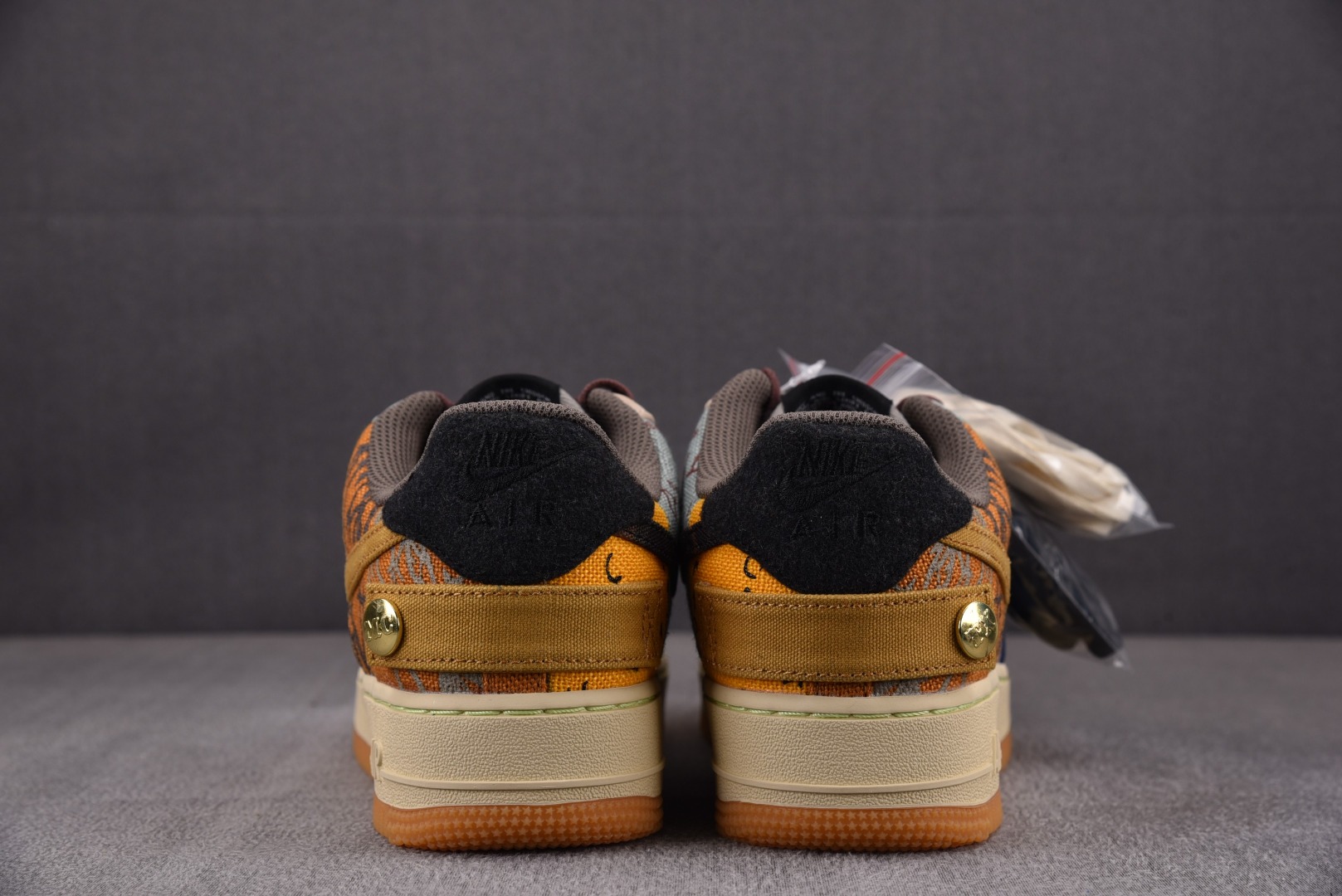 AF1TS拼接尺码:36-47.5总裁R版出品-TravisScottxNkAF1LowCactusJa