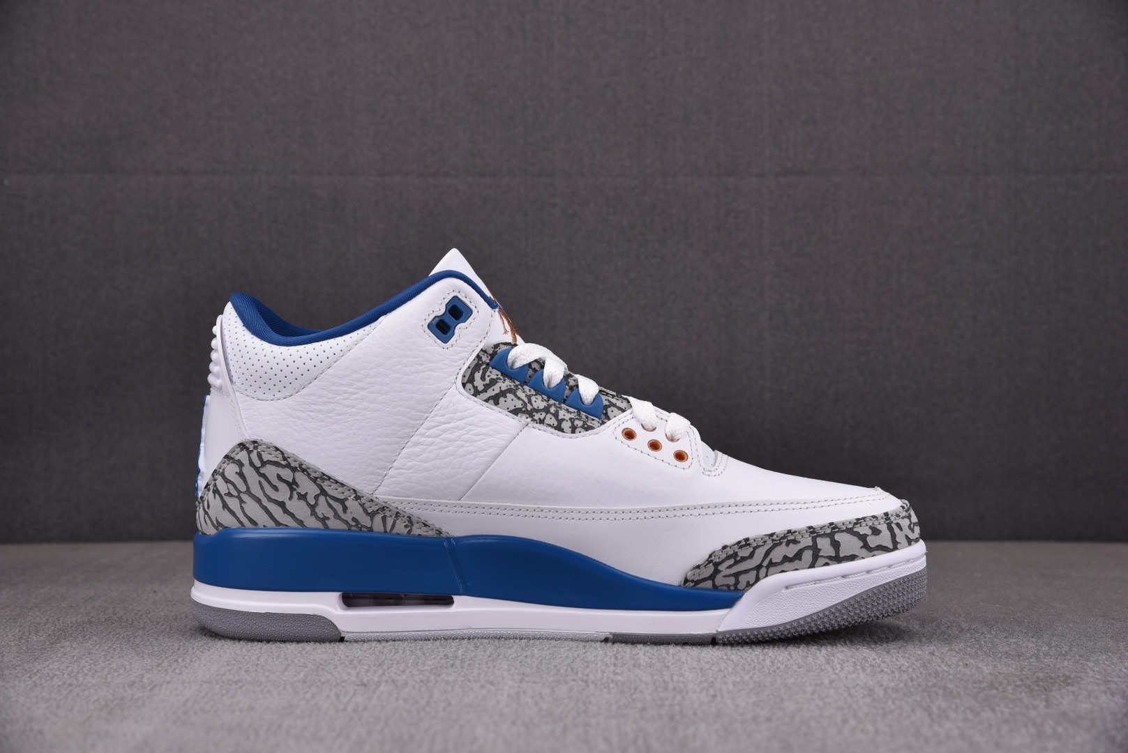 AJ3白蓝尺码:36-48总裁R版出品-AirJordan3Retro“WhiteandTrueBlue