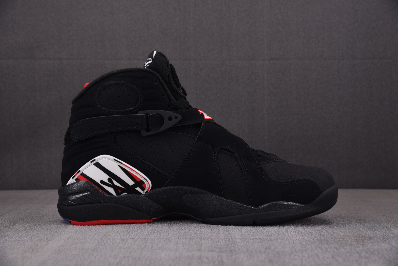 AJ8季后赛尺码:40-47.5总裁R版出品-AirJordan8Retro“Playoffs”季后赛黑