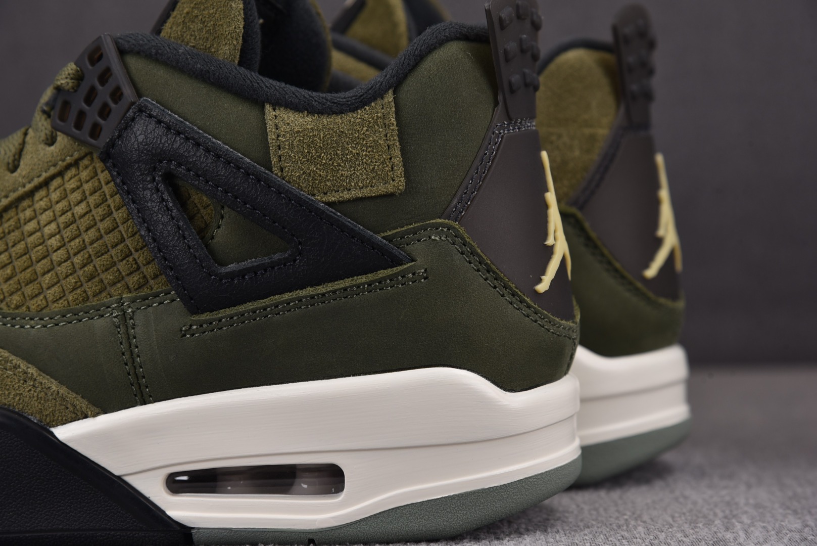 AJ4军绿尺码:40-50.5总裁R版出品-AirJordan4“Olive”军绿FB9927-200Y