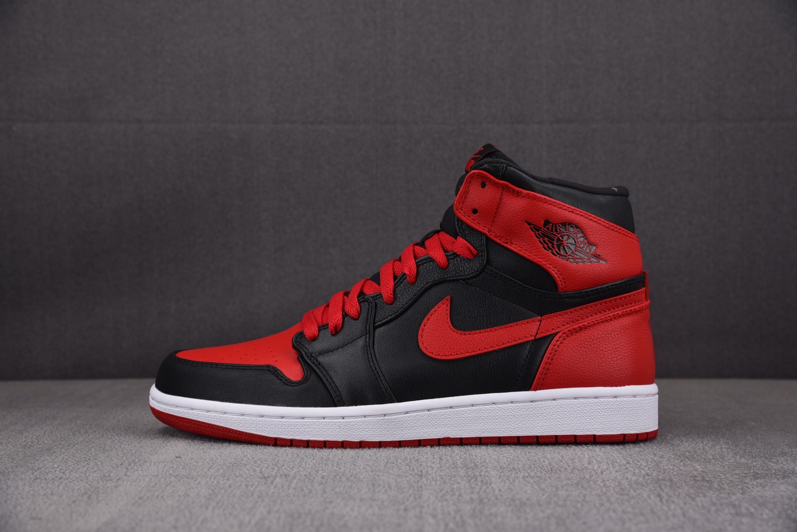 AJ1黑红尺码:40-47.5总裁R版出品-AirJordan1Retro“Banned”2011黑红4