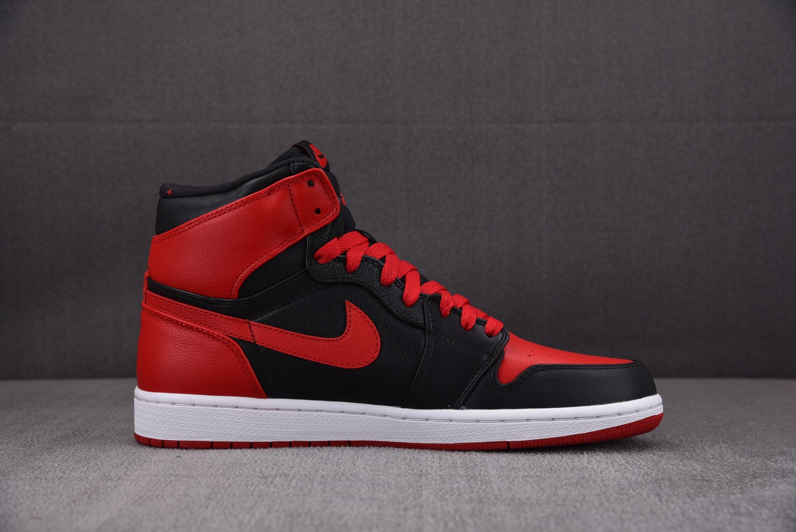 AJ1黑红尺码:40-47.5总裁R版出品-AirJordan1Retro“Banned”2011黑红4