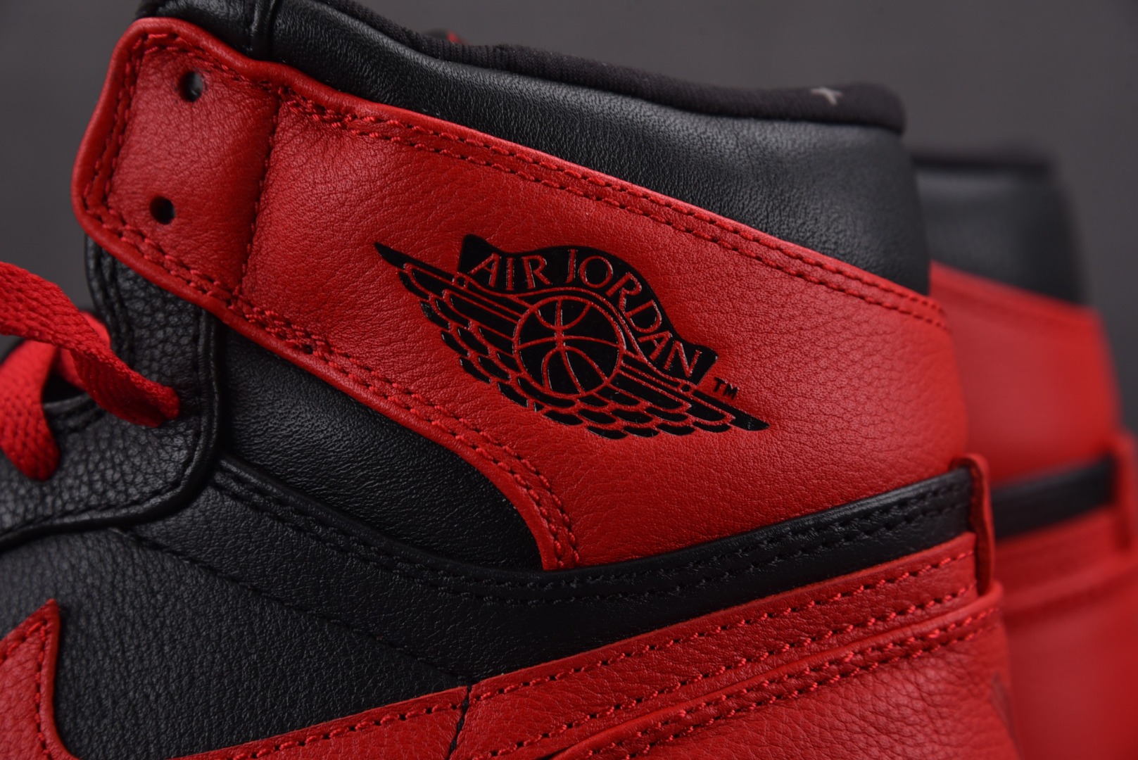 AJ1黑红尺码:40-47.5总裁R版出品-AirJordan1Retro“Banned”2011黑红4