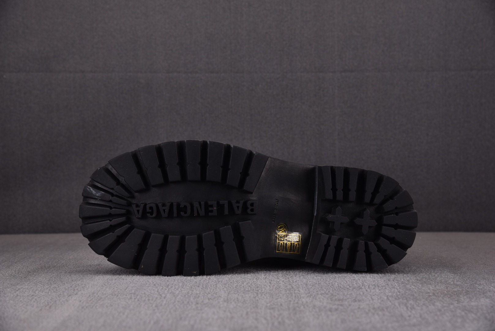 巴黎马丁靴尺码:39-45偏大一码纯原-Balenciaga做旧系带短靴黑色YZ029394041424