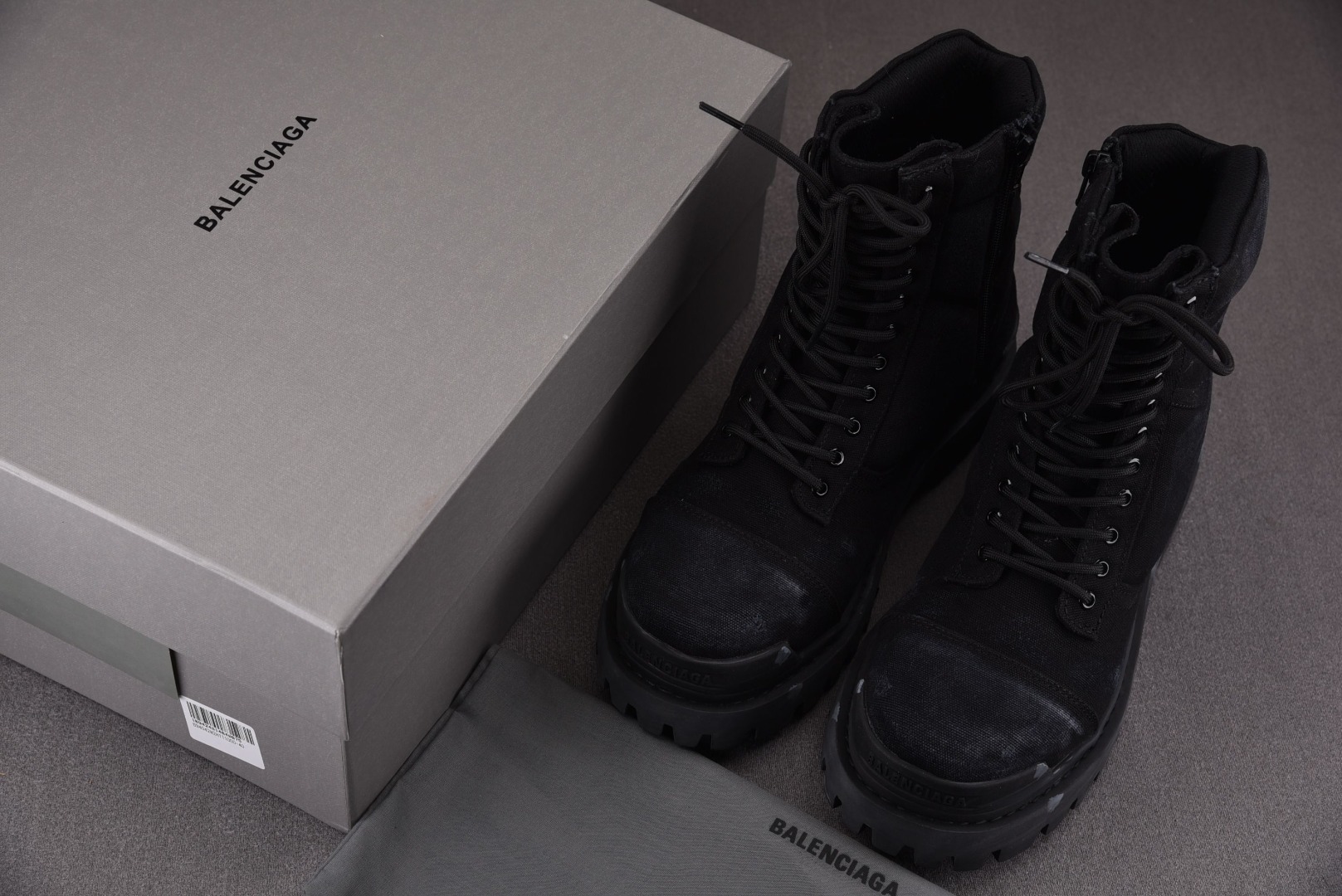巴黎马丁靴尺码:39-45偏大一码纯原-Balenciaga做旧系带短靴黑色YZ029394041424