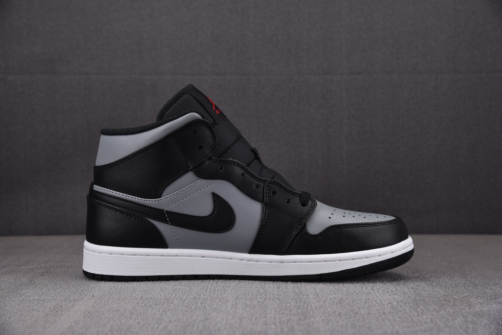 AJMid黑灰红尺码:40-46纯原-AirJordan1Mid黑灰红554724-096