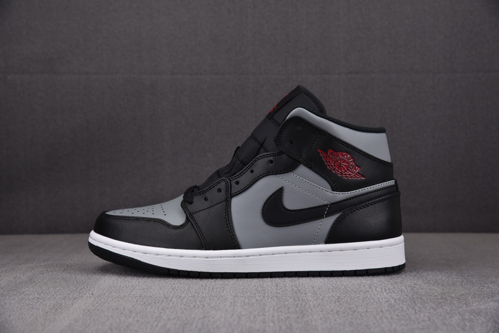 AJMid黑灰红尺码:40-46纯原-AirJordan1Mid黑灰红554724-096