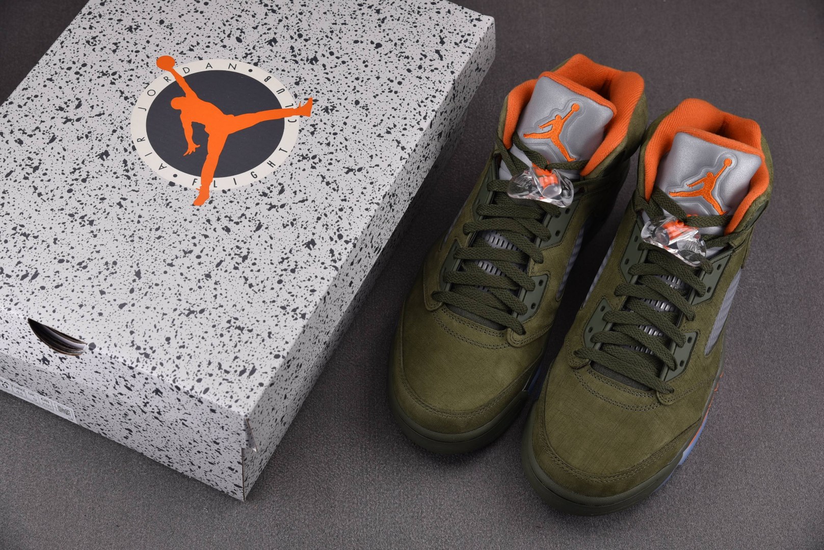 AJ5橄榄绿尺码:40.5-47.5纯原-AirJordan5Retro“Olive”橄榄绿DD0587