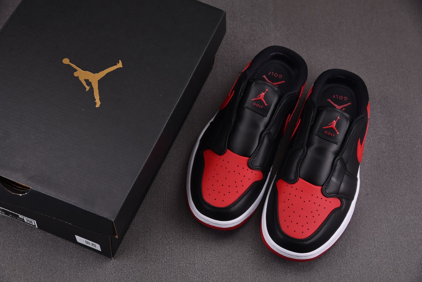 AJLow尺码40-46纯原出品-AirJordan1Mule“Bred”黑红脚趾一脚蹬FJ1214-0