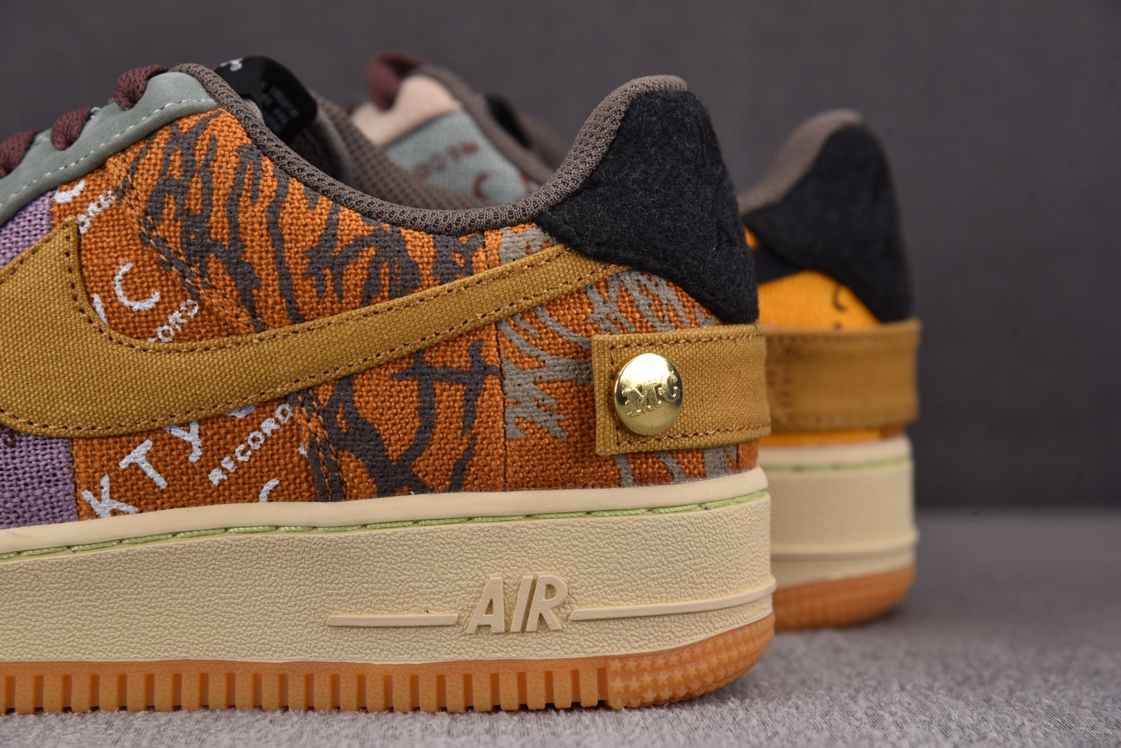 AF1TS拼接尺码:36-47.5总裁R版出品-TravisScottxNkAF1LowCactusJa