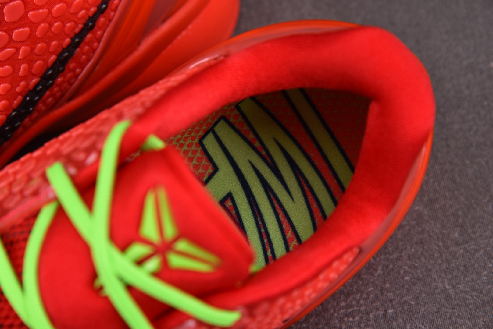科比6 尺码40-50.5

纯原版出品-Kobe 6 Protro“Reverse Grinch”红色