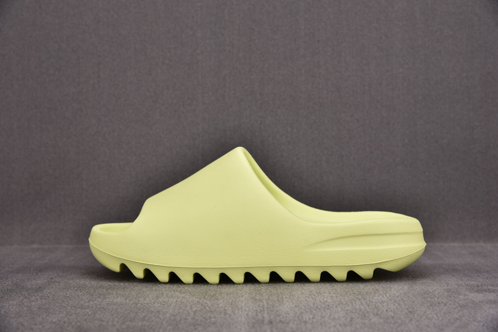 Yeezy荧光绿尺码:36.5-48.5纯原版出品-YeezySlide“GlowGreen”荧光绿HQ