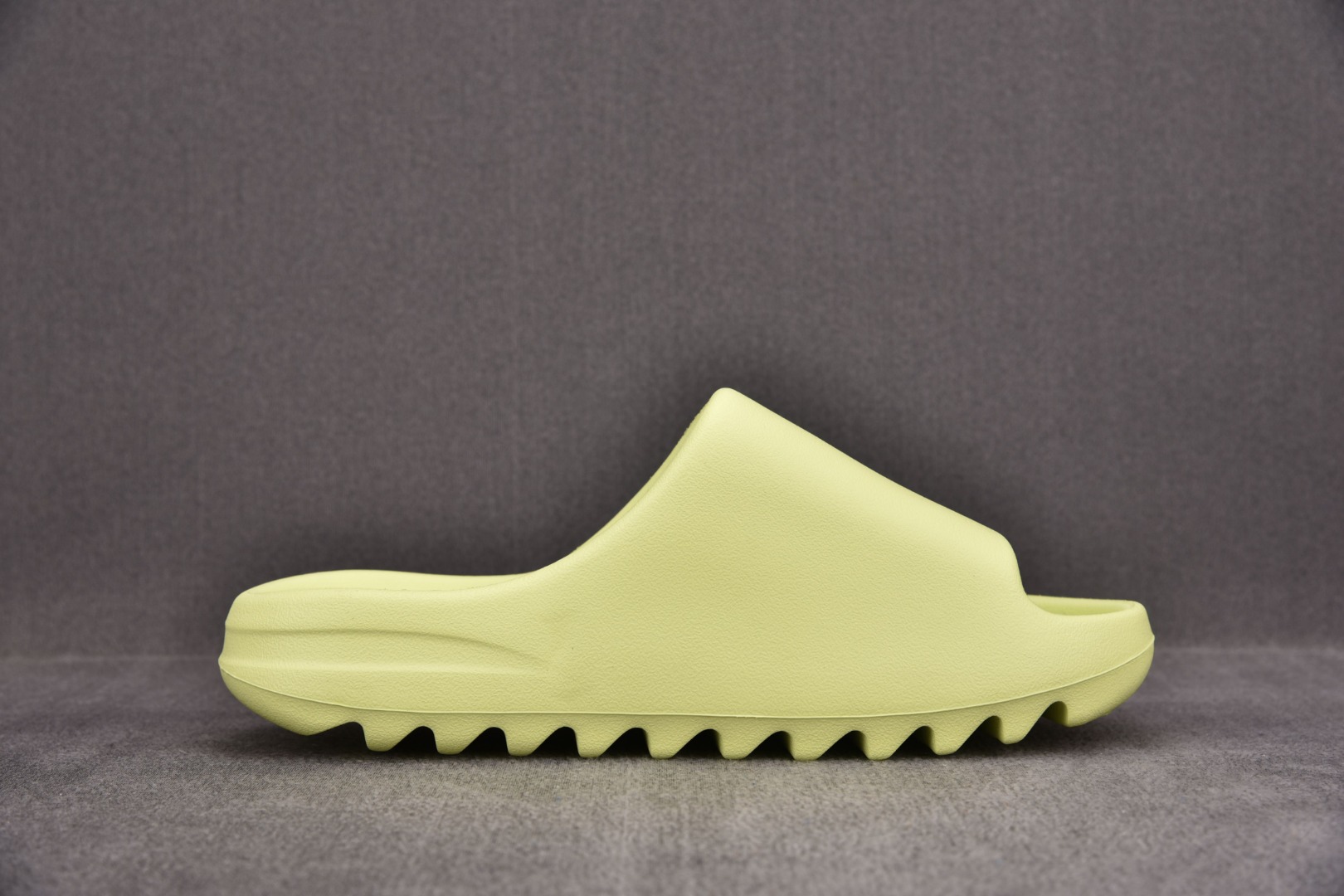 Yeezy荧光绿尺码:36.5-48.5纯原版出品-YeezySlide“GlowGreen”荧光绿HQ