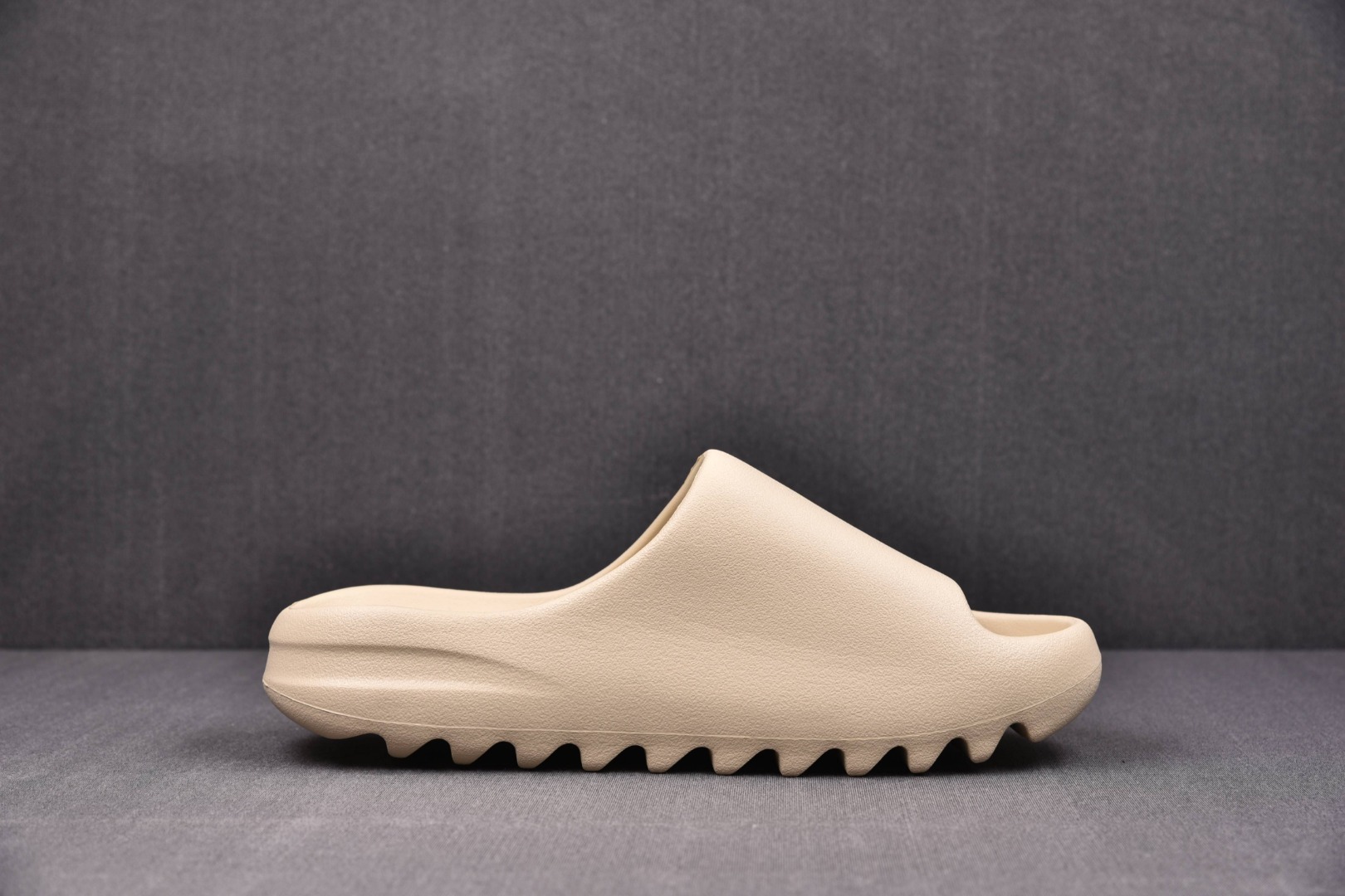 Yeezy骨白尺码:36.5-48.5纯原版出品-YeezySlide“Bone”骨白磨砂FZ5897Y