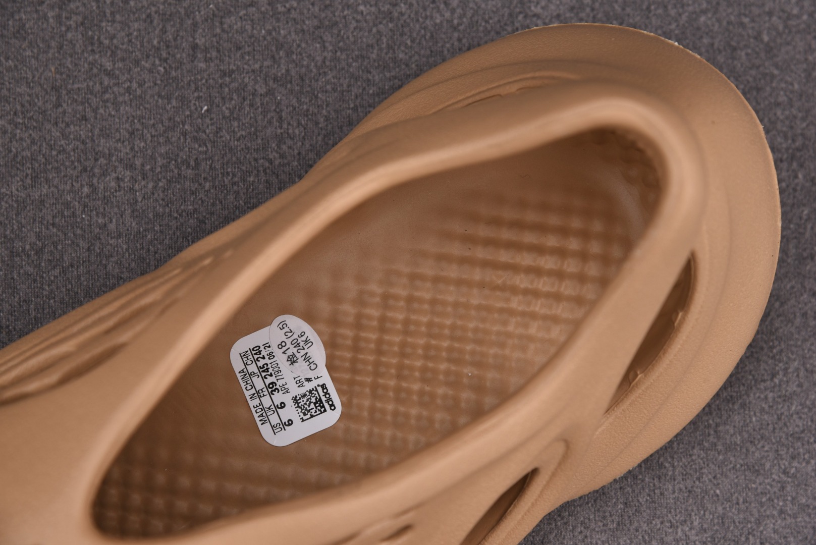 Yeezy土黄尺码:36.5-48.5纯原版出品-YeezyFoamRunner椰子洞洞镂空拖鞋土黄色G