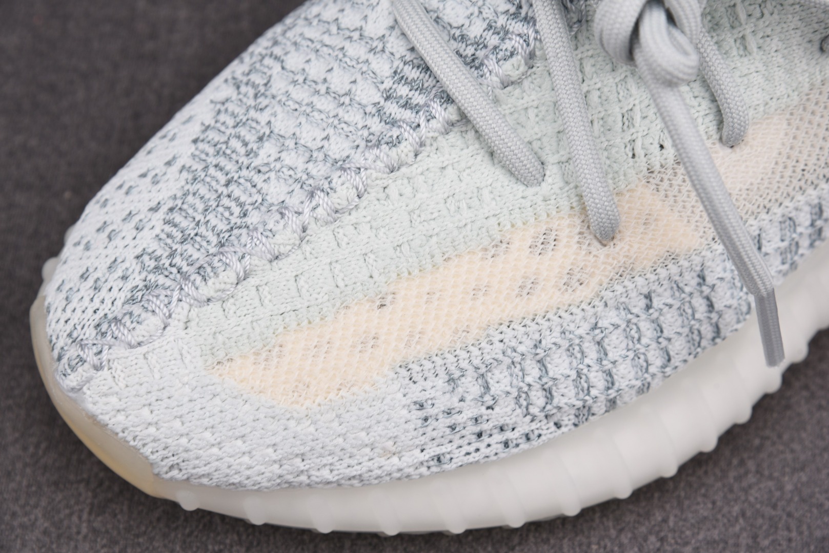 Yeezy冰蓝尺码:36-48纯原版出品-YeezyBoost350V2CouldWhite云白冰蓝满天