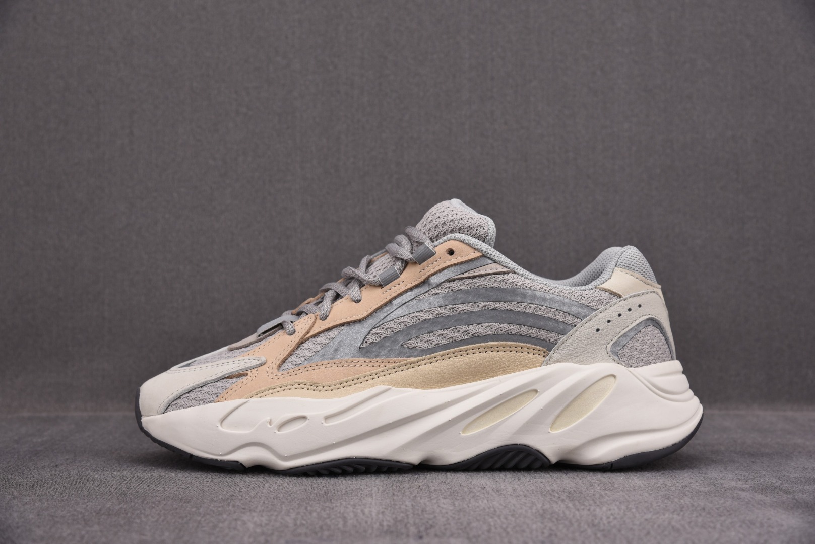 Yeezy700尺码:36-48纯原版出品-originalsYeezyBoost700V2“Cream