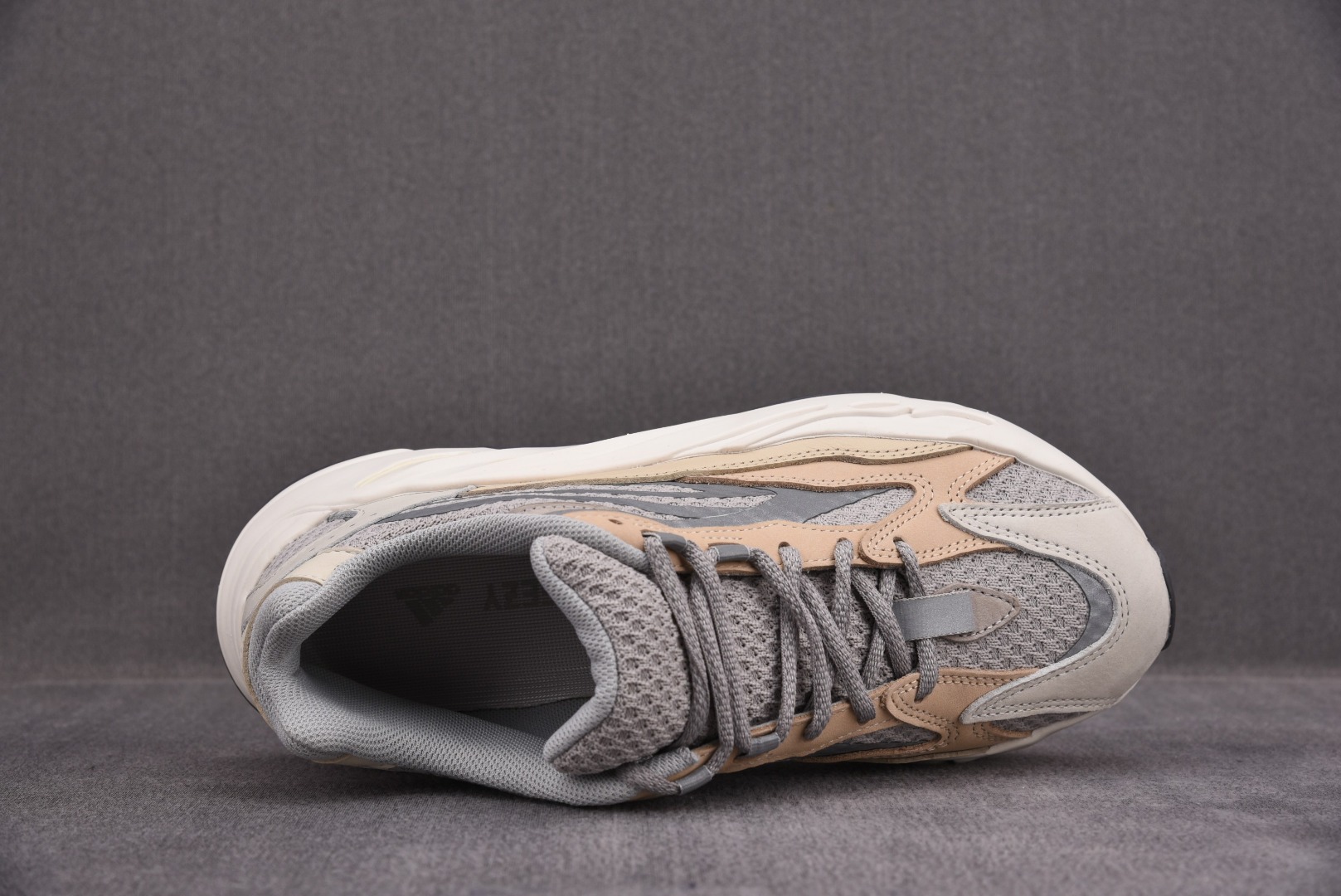 Yeezy700尺码:36-48纯原版出品-originalsYeezyBoost700V2“Cream