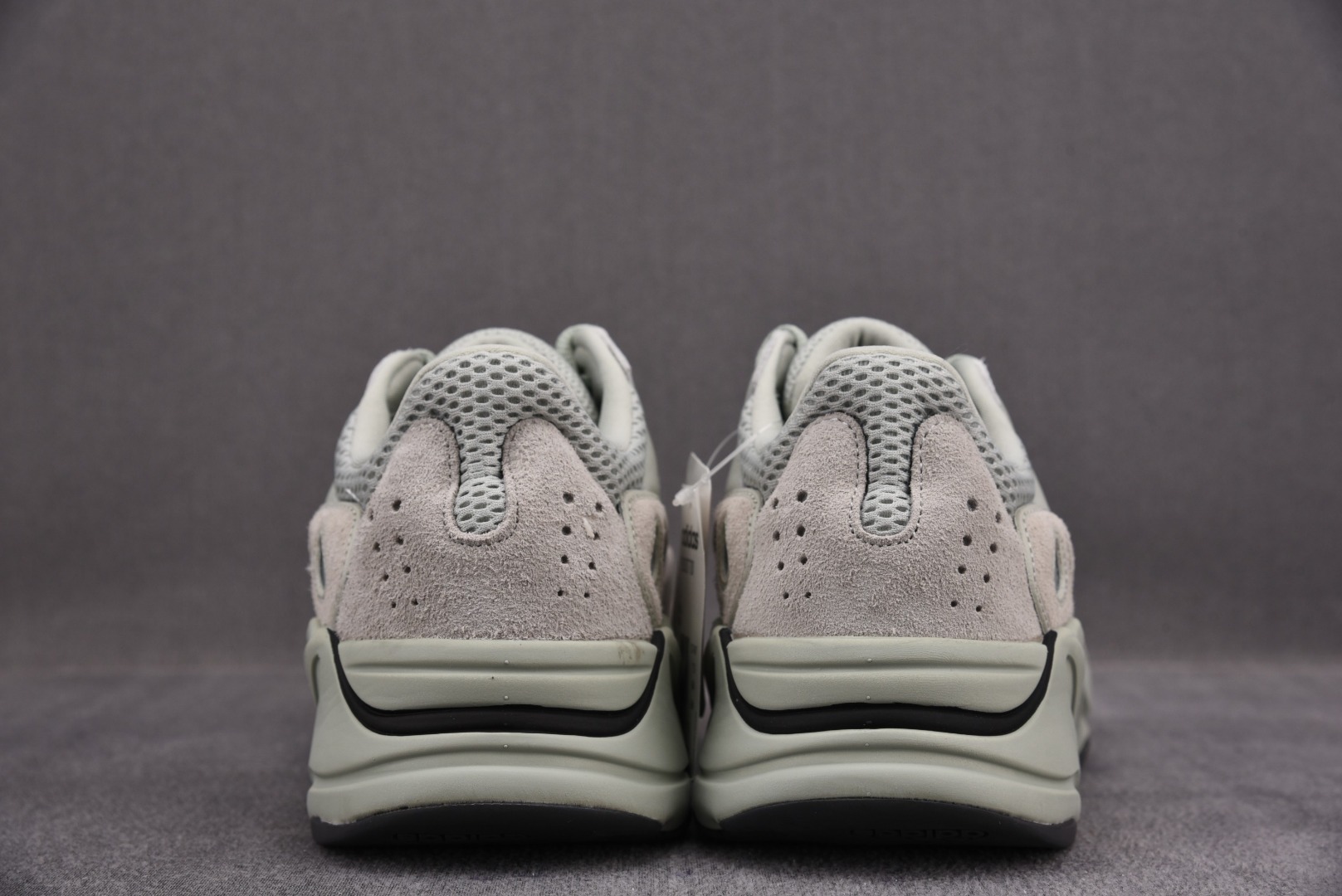 Yeezy700尺码:36-48纯原版出品-originalsYeezyBoost700Salt海盐白色