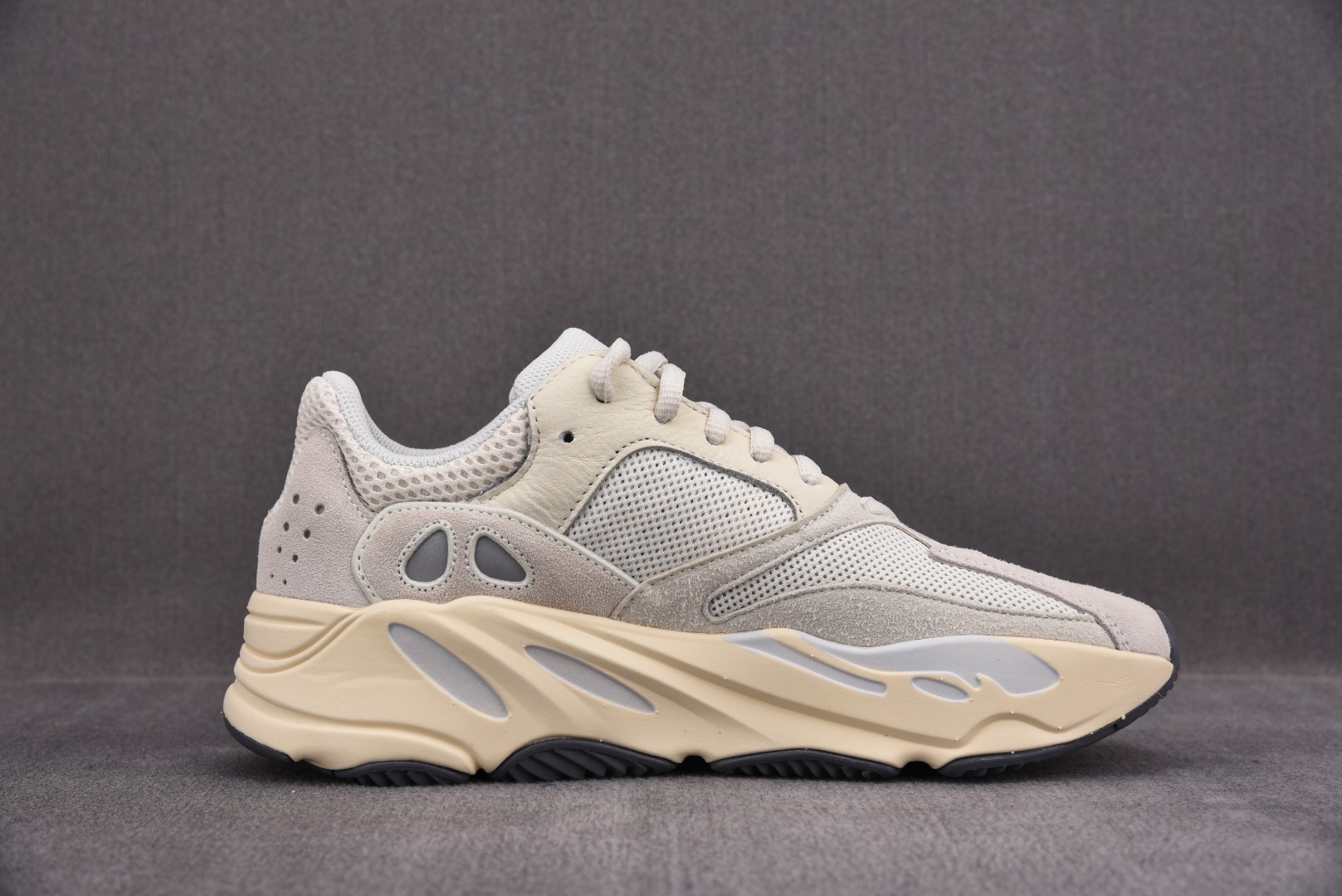 Yeezy700尺码:36-48纯原版出品-originalsYeezyBoost700Anglog灰白