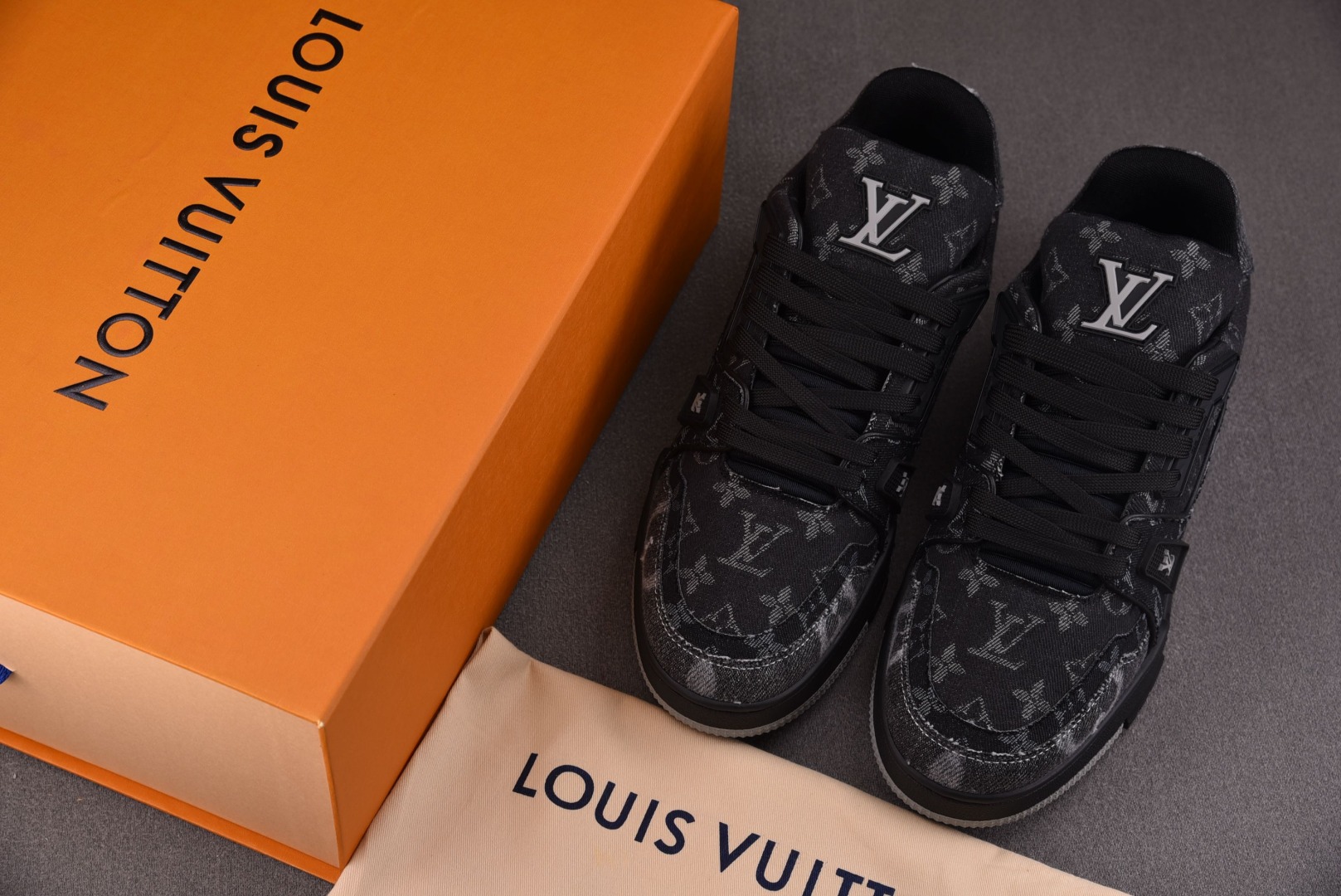 LV尺码39-45偏大一码纯原版出品-LOUISVUITTONTrainer牛仔布黑色YZ002