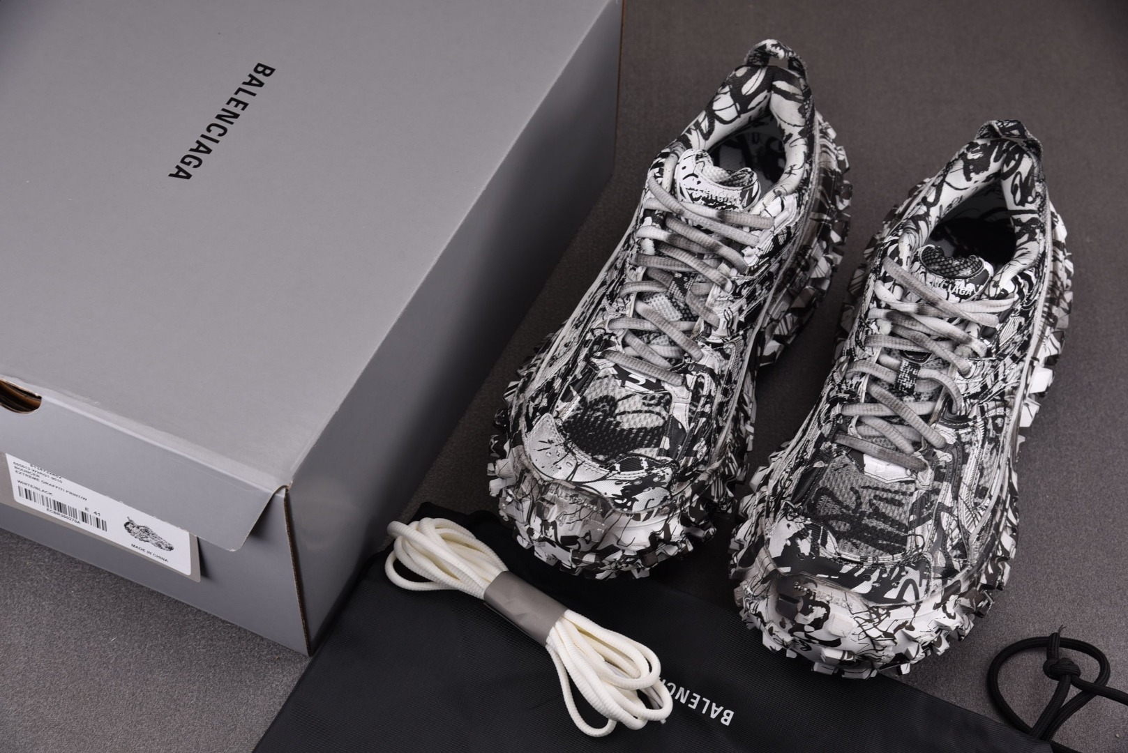 巴黎尺码:35-46超重偏大1码纯原版出品-BalenciagaDdfender巴黎世家轮胎鞋白黑涂鸦Y