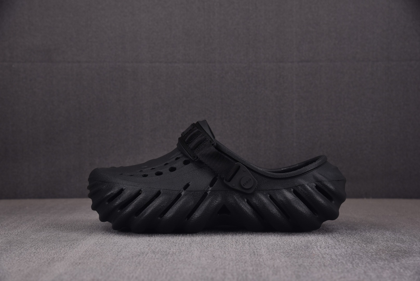 Crocs尺码:36-46偏大一码纯原版出品-CrocsEVA卡骆驰一脚蹬沙滩凉鞋黑色YZ01736-3