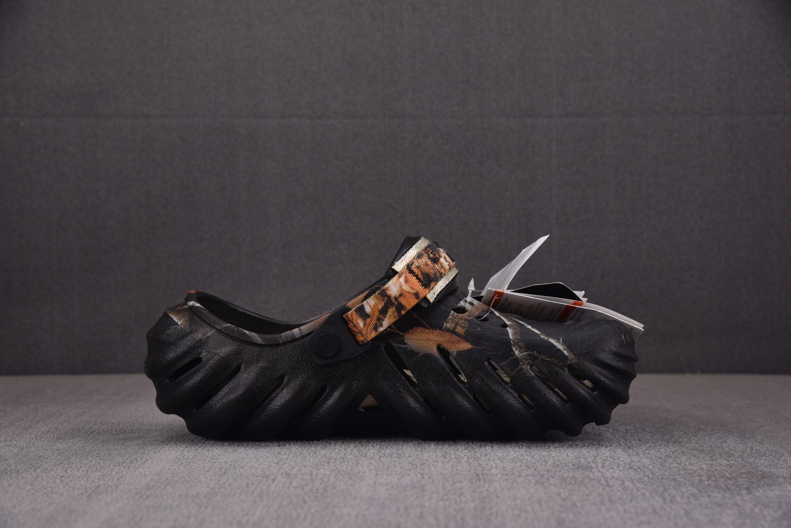 Crocs尺码:36-46偏大一码纯原版出品-CrocsEVA卡骆驰一脚蹬沙滩凉鞋黑色涂鸦YZ01736