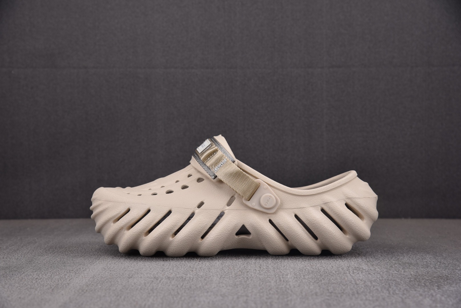 Crocs尺码:36-46偏大一码纯原版出品-CrocsEVA卡骆驰一脚蹬沙滩凉鞋灰白YZ01736-3