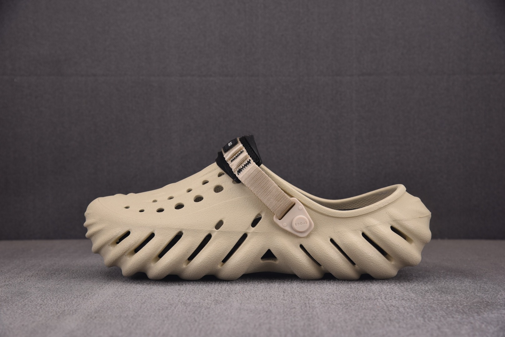 Crocs尺码:36-46偏大一码纯原版出品-CrocsEVA卡骆驰一脚蹬沙滩凉鞋米色YZ01736-3