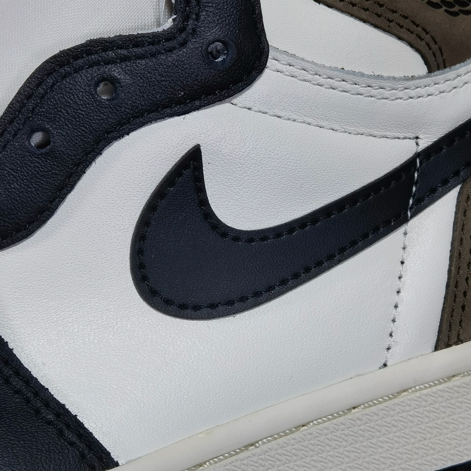 AJ1小倒钩尺码:40-48纯原版出品-AirJordan1DarkMochaAJ1小倒钩黑棕黑摩卡高帮