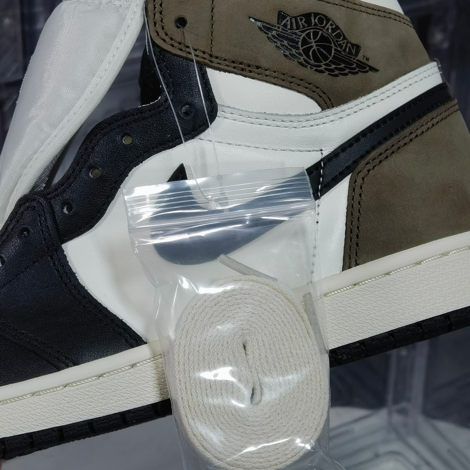 AJ1小倒钩尺码:40-48纯原版出品-AirJordan1DarkMochaAJ1小倒钩黑棕黑摩卡高帮