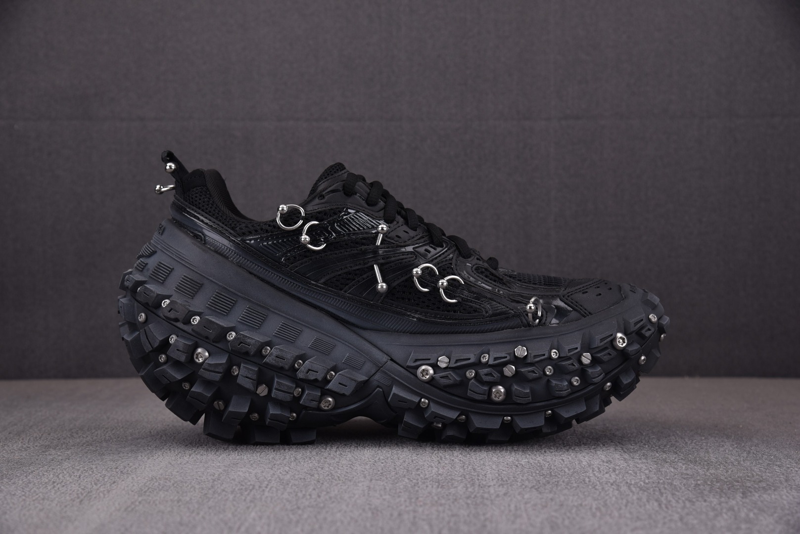 巴黎尺码:35-46偏大超重纯原版出品-BalenciagaDdfender轮胎鞋铆钉黑色YZ018-5