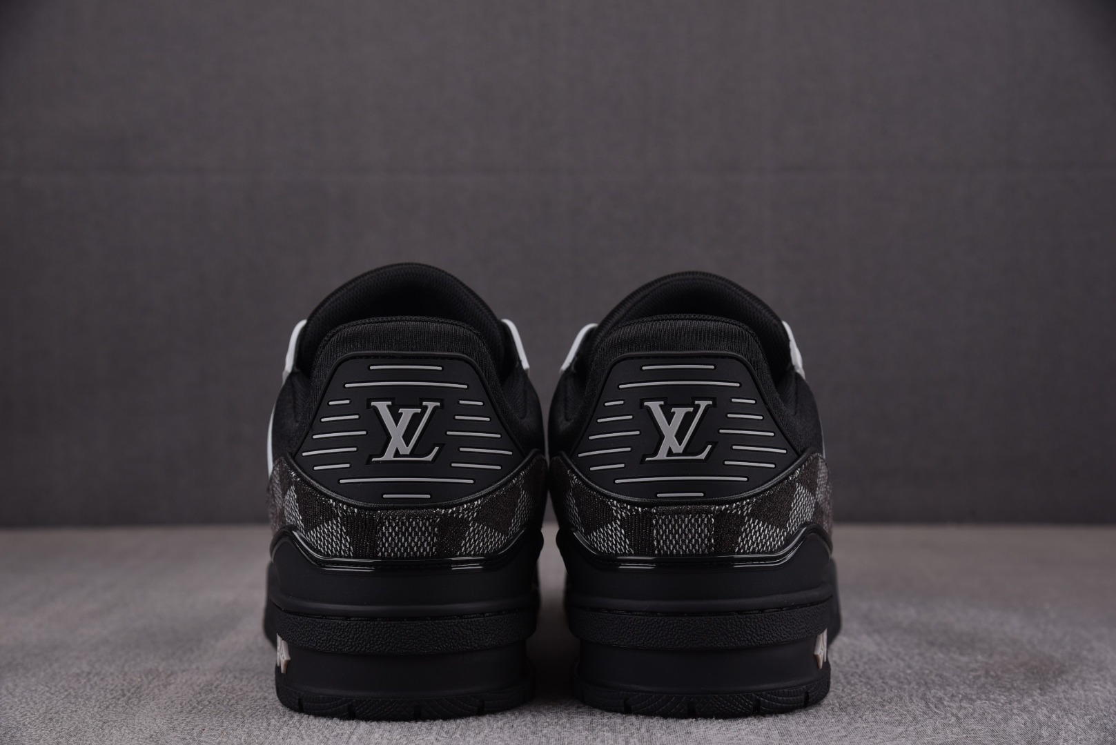 LV驴牌尺码39-45偏大一码纯原版出品-LOUISVUITTONTrainer黑灰YZ002