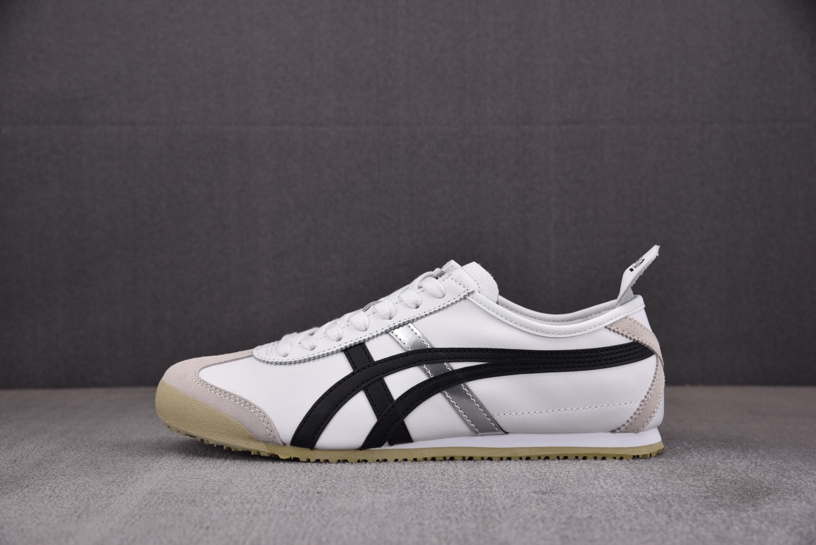 Tiger轻跑皮面尺码:36-46纯原版出品-OnitsukaTigerMEXICO66白黑1183C1