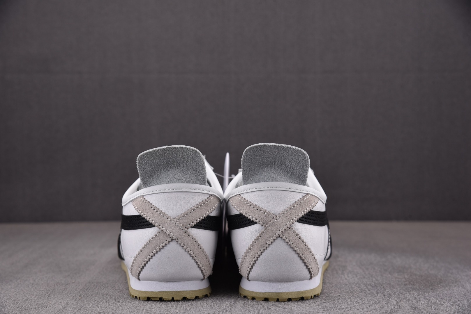 Tiger轻跑皮面尺码:36-46纯原版出品-OnitsukaTigerMEXICO66白黑1183C1