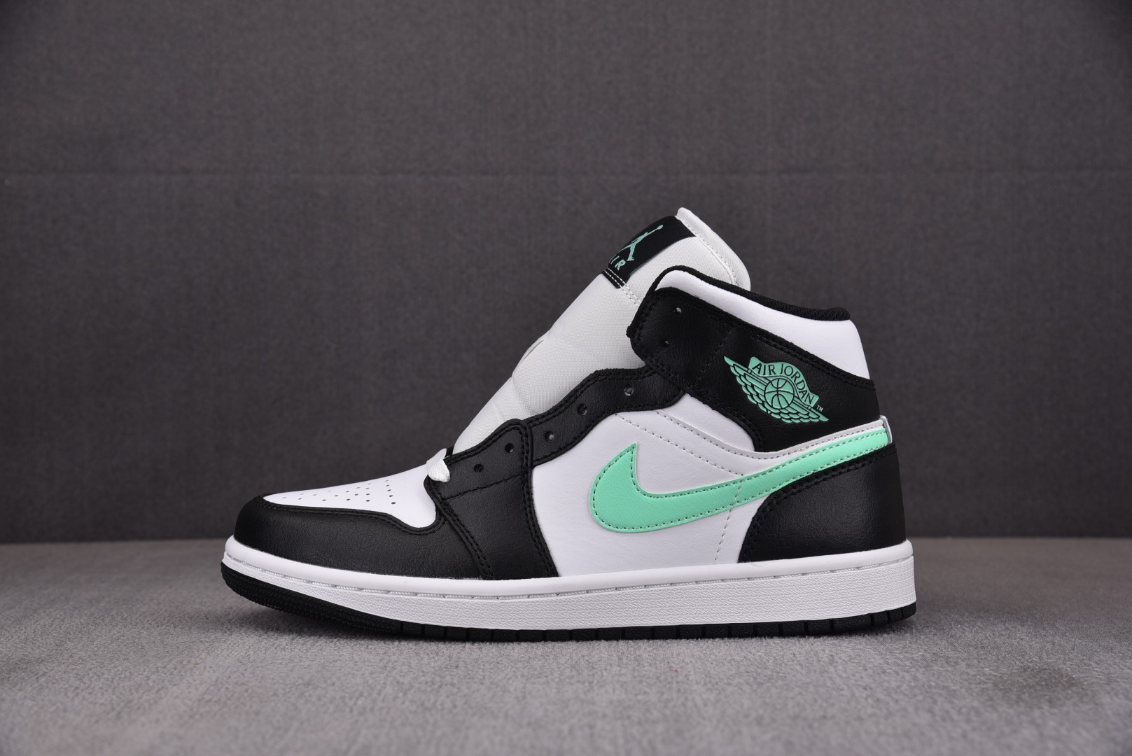 AJMid尺码:40-46纯原版出品-AirJordan1Mid黑白绿DQ8426-103