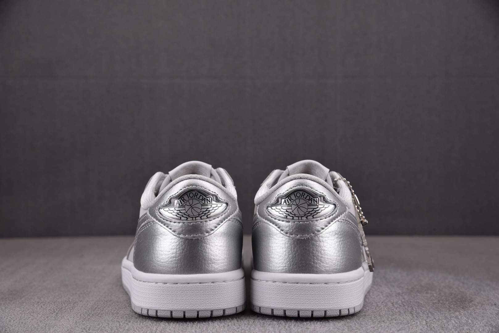 AJLow尺码:40-47.5纯原版出品-AirJordanLowOG“MetallicSilver”银