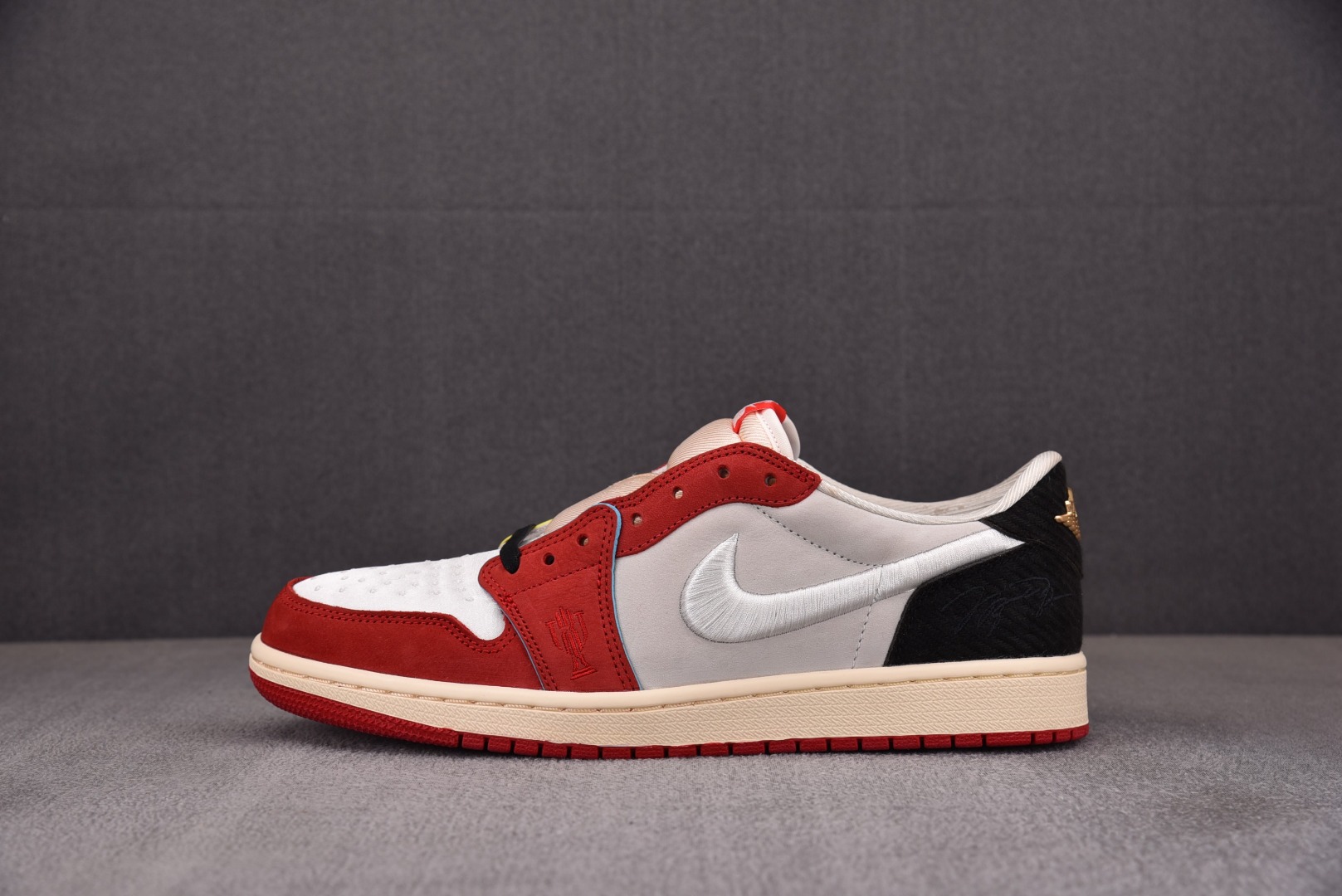 AJLow尺码:40-47.5纯原版出品-TrophyRoomxAJ1Low“Home”白红HV6157