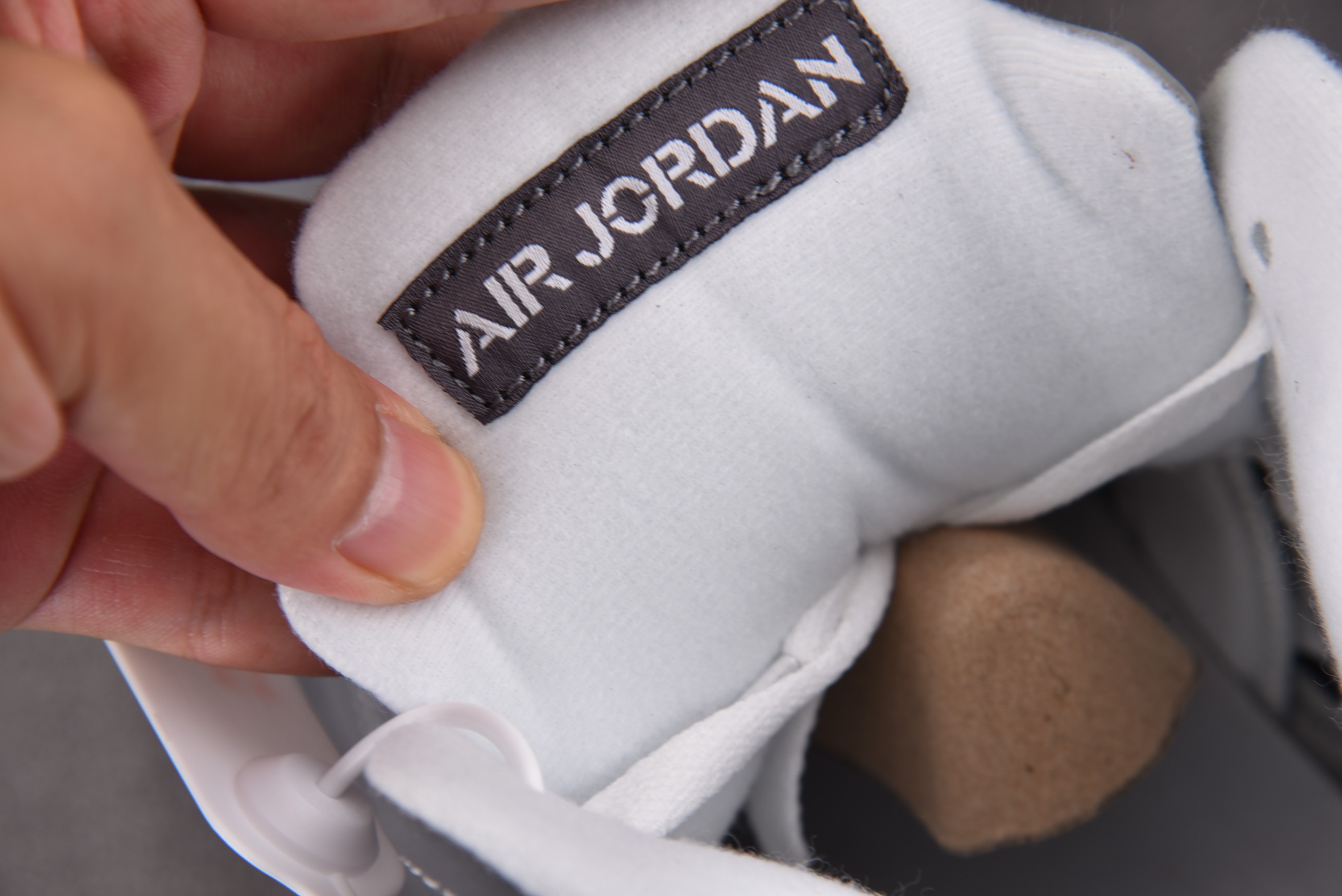 AJ5灰尺码:40-48.5纯原版出品-AirJordan5RetroWolfGrey狼灰136027-