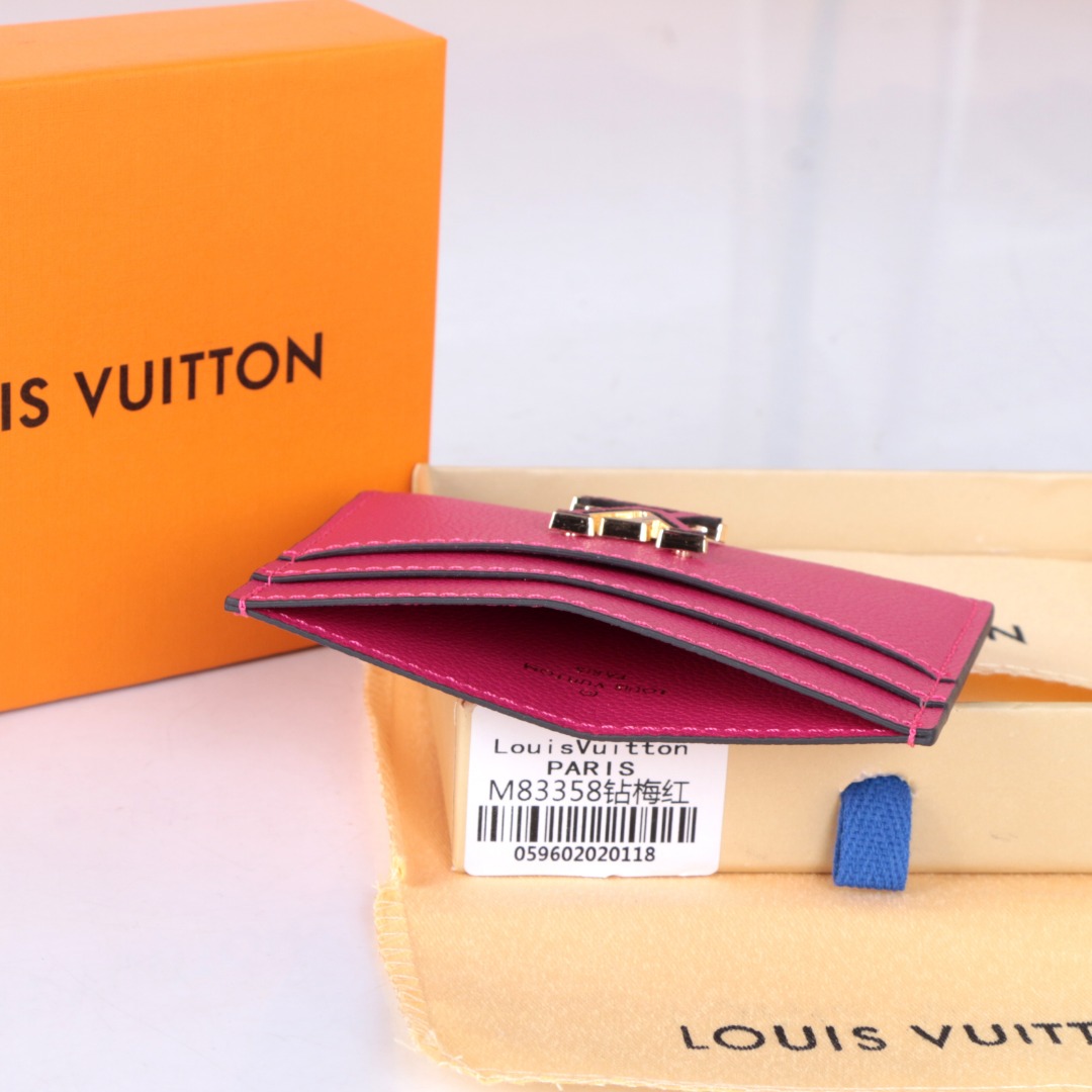 
💎顶级质量 钻梅
升级质量 🇫🇷 本款 Cap-ucines卡夹取材柔软粒面Taurillon 牛皮革