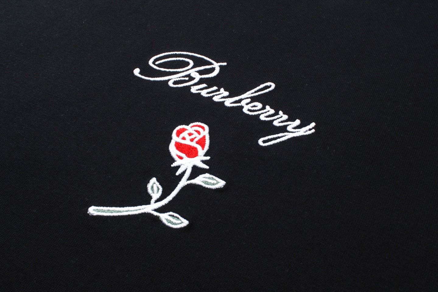 高版本Burberry巴宝莉2024早春玫瑰刺绣短袖T恤BUR王牌渠道秒杀市面上一切版本只能说根本就不是